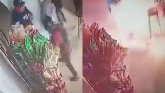 Los agresores huyeron del negocio, al parecer una tienda de abarrotes, luego de haber iniciado el fuego que dejó daños en el lugar Los agresores huyeron del negocio, al parecer una tienda de abarrotes, luego de haber iniciado el fuego que dejó daños en el lugar