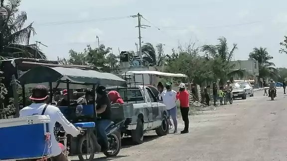 Los enfrentamientos comenzaron desde la noche del lunes debido a que los expulsados se negaban a dejar sus casas Los enfrentamientos comenzaron desde la noche del lunes debido a que los expulsados se negaban a dejar sus casas