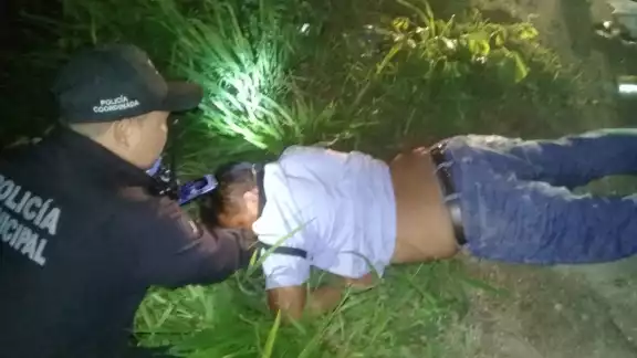 Ebrio derrapa en motocicleta en la carretera federal Muna-Chetumal Ebrio derrapa en motocicleta en la carretera federal Muna-Chetumal