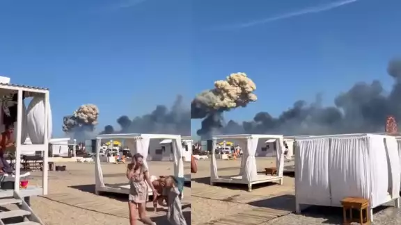 Desde una playa cercana a la base militar de Rusia en Crimea, bañistas grabaron el momento de la explosión en dicho sitio Desde una playa cercana a la base militar de Rusia en Crimea, bañistas grabaron el momento de la explosión en dicho sitio