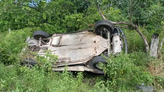En el lugar de los hechos ya se encontraban varias personas que dijeron ser familiares del accidentado. Foto: Foto: Carlos Euan / Por Esto!
