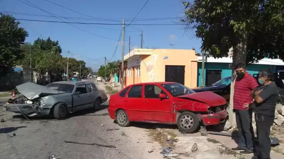 Ninguno de los conductores salió herido Ninguno de los conductores salió herido