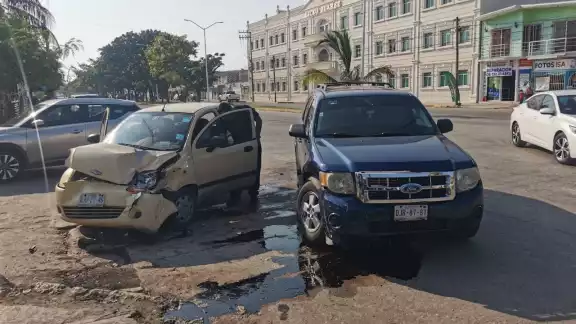 La mujer lesionada fue atendida por paramédicos de la Cruz Roja
