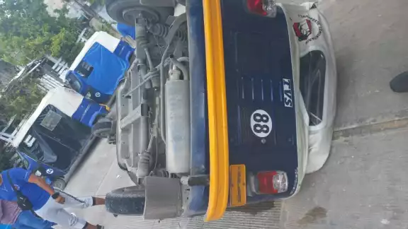 El conductor de taxi que se dio a la fuga impactó de costado al mototaxista
