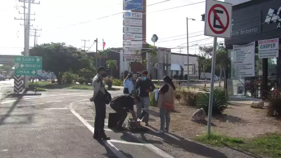 Elementos de la SSP acordonaron el área para proceder al levantamiento del cuerpo Elementos de la SSP acordonaron el área para proceder al levantamiento del cuerpo