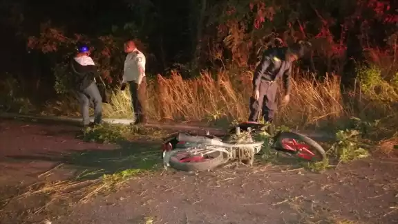 Pareja derrapa en la carretera Motul-Cacalchén; el conductor habría estado alcoholizado