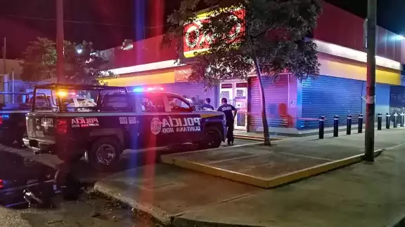 Hombre asalta un oxxo en la colonia Adolfo López Mateos de Chetumal