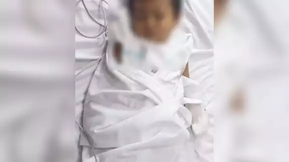 Ante la falta de especialistas en Cozumel, la menor fue trasladada de urgencia a Mérida para que los médicos pudiesen estabilizarla, aseguró el padre de la menor