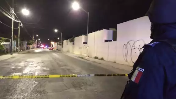 La avenida donde ocurrió el hecho tuvo que ser cerrada La avenida donde ocurrió el hecho tuvo que ser cerrada
