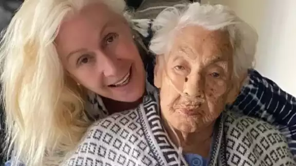 Eva Mange y Laura Zapata tenían un lazo fuerte, y que ahora con la ausencia de su abuela, la actriz recalcó que le hace mucha falta Eva Mange y Laura Zapata tenían un lazo fuerte, y que ahora con la ausencia de su abuela, la actriz recalcó que le hace mucha falta