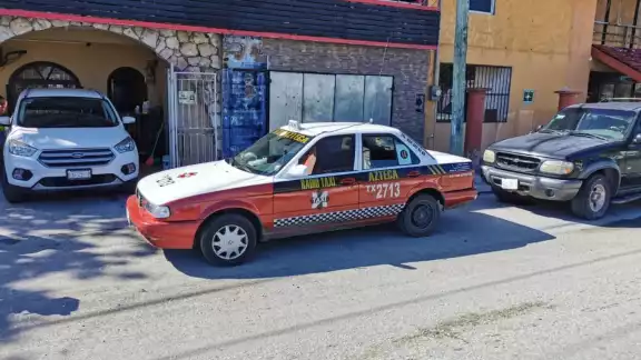 El conductor fue obligado a retirar su vehículo donde afirmó que solo buscaba tener sombra para su unidad