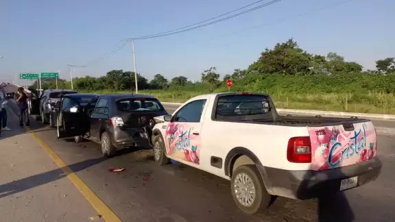 Al lugar llegaron elementos de la Policía, así como aseguradoras Al lugar llegaron elementos de la Policía, así como aseguradoras
