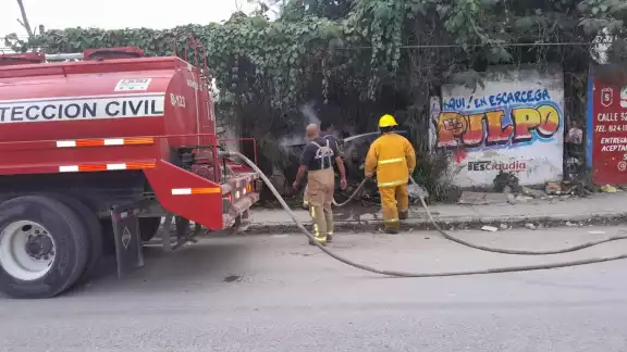 Autoridades municipales exhortan a los ciudadanos para evitar arrojar pirotecnia y colillas de cigarro Autoridades municipales exhortan a los ciudadanos para evitar arrojar pirotecnia y colillas de cigarro