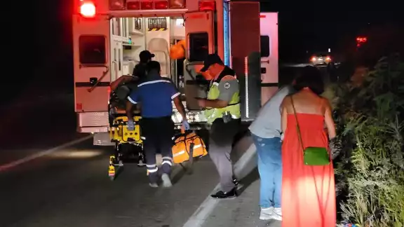 La mujer sufrió quemaduras en la piel, mientras que el hombre presentó una lesión en el brazo La mujer sufrió quemaduras en la piel, mientras que el hombre presentó una lesión en el brazo