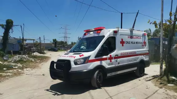 Las patrullas y ambulancia dieron vueltas por las calles de la colonia sin encontrar el cuerpo Las patrullas y ambulancia dieron vueltas por las calles de la colonia sin encontrar el cuerpo