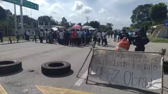 La carretera permaneció bloqueada por varias horas