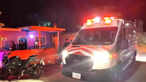 El papá del joven murió, mientras que su madre fue llevada de emergencia a un hospital El papá del joven murió, mientras que su madre fue llevada de emergencia a un hospital