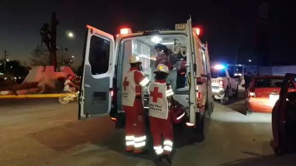 Las mujeres fueron auxiliadas por la Cruz Roja Mexicana Las mujeres fueron auxiliadas por la Cruz Roja Mexicana
