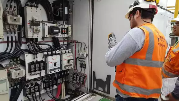 De igual forma, acusan a la CFE de cobros excesivos
