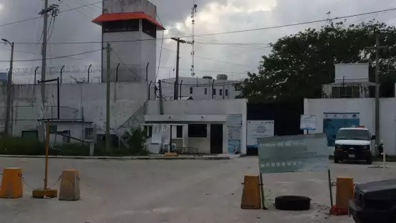 Los familiares indicaron que se les prohibió el acceso debido a la amenaza de muerte sobre las autoridades del penal Foto: Rafael García Los familiares indicaron que se les prohibió el acceso debido a la amenaza de muerte sobre las autoridades del penal Foto: Rafael García