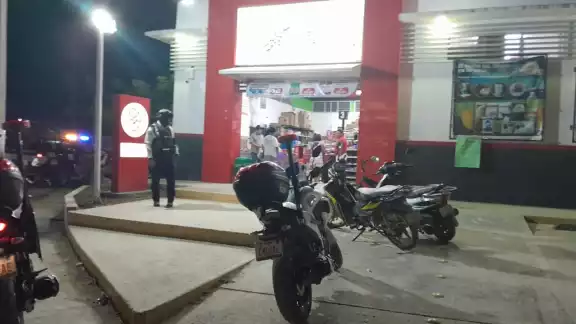 Reportan movilización policiaca por falsa alarma de asalto en tienda de Escárcega