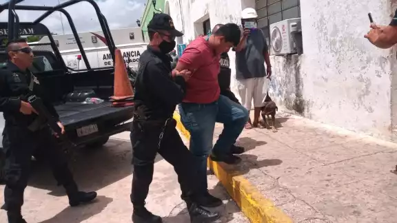 La pareja burló el retén policiaco en la entrada de la ciudad y omitió los señalamientos de los agentes