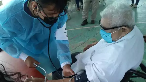 Adultos mayores vacunados sin reacciones adversas en Campeche Adultos mayores vacunados sin reacciones adversas en Campeche
