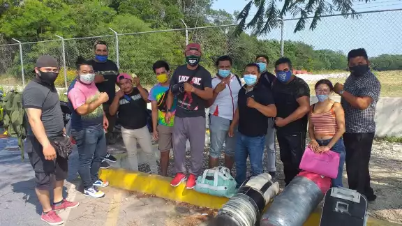 Los luchadores realizaron un viaje especial a la capital de Belice para llevar a cabo una función de lucha libre Los luchadores realizaron un viaje especial a la capital de Belice para llevar a cabo una función de lucha libre