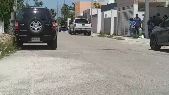 Los vecinos llamaron al número de emergencias para solicitar ayuda Los vecinos llamaron al número de emergencias para solicitar ayuda