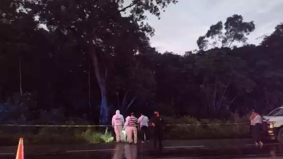 En el lugar hicieron acto de presencia de elementos de la Policía Municipal quienes acordonaron el lugar para dar parte a la FGE En el lugar hicieron acto de presencia de elementos de la Policía Municipal quienes acordonaron el lugar para dar parte a la FGE
