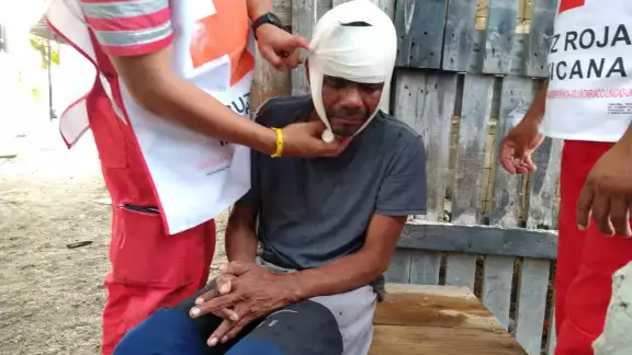 El hombre resultó con una lesión en la cabeza