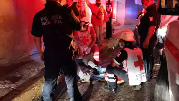 La víctima fue atendida por paramédicos