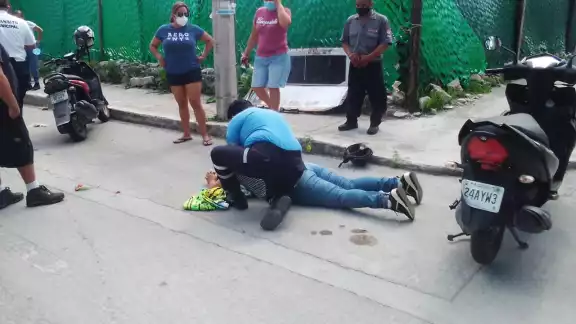 La motociclista circulaba de Sur a Norte y en el cruce con la calle 2 Norte bis La motociclista circulaba de Sur a Norte y en el cruce con la calle 2 Norte bis