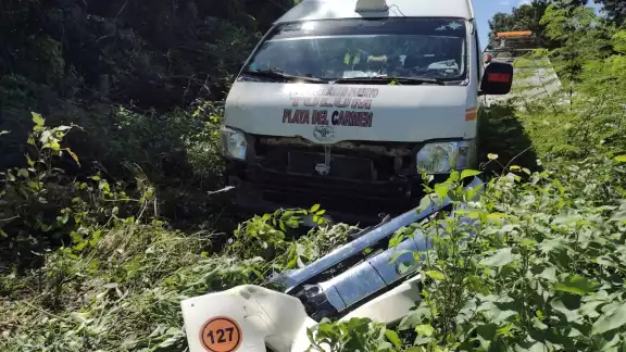 Para fortuna, en este accidente, no se registraron personal lesionadas, solamente algunos golpes