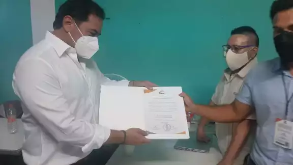 Zacarías Curi recibe constancia de mayoría: se convierte en el primer alcalde reelecto de Progreso Zacarías Curi recibe constancia de mayoría: se convierte en el primer alcalde reelecto de Progreso