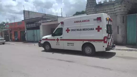 Una ambulancia llegó a la clínica dental en Carrillo Puerto para atender a la fémina que había sido víctima de una extorsión telefónica Una ambulancia llegó a la clínica dental en Carrillo Puerto para atender a la fémina que había sido víctima de una extorsión telefónica