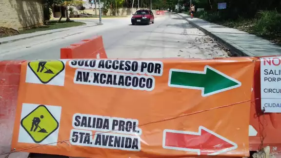 Los trabajos en la vialidad playense ha provocado que algunos vecinos se quejen del cierre