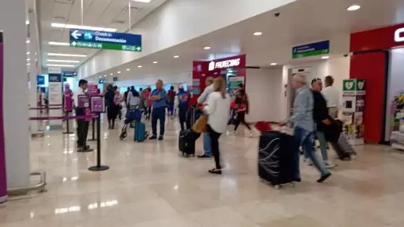 Este mañana han salido vuelos rumbo a Ciudad de México y Monterrey Este mañana han salido vuelos rumbo a Ciudad de México y Monterrey