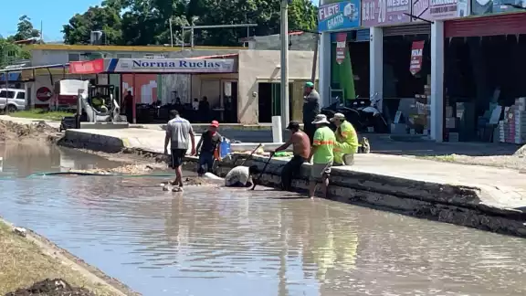 Una fuga en el malecón de Champotón dejó sin agua potable a toda la cabecera municipal.