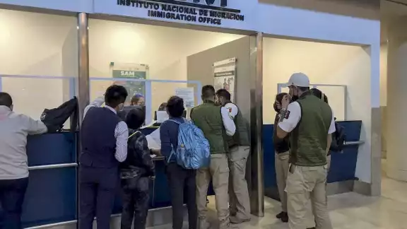 Solo se impide el paso a quienes no cumplen los requisitos para ingresar a México, según el INM
