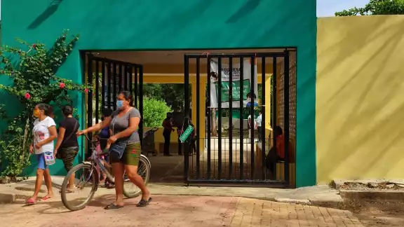 El maestro habría golpeado a una niña en la boca, denunciaron padres de familia El maestro habría golpeado a una niña en la boca, denunciaron padres de familia