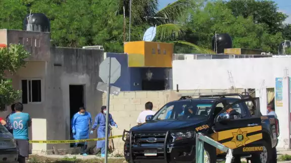 El menor se asomó por una ventana de la vivienda, donde vio a su padre suspendido del cuello El menor se asomó por una ventana de la vivienda, donde vio a su padre suspendido del cuello