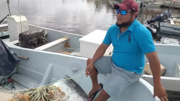 Pescador del litoral Oriente de Yucatán narran sus experiencias como hombres de mar