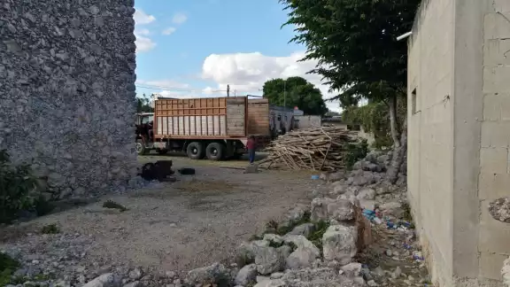 Unidades de la SSP decomisaron el contenido de uno de los camiones torton