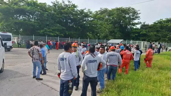 Trabajadores de planta Cantarell denuncian intento de atropello por parte de gerente de seguridad Trabajadores de planta Cantarell denuncian intento de atropello por parte de gerente de seguridad
