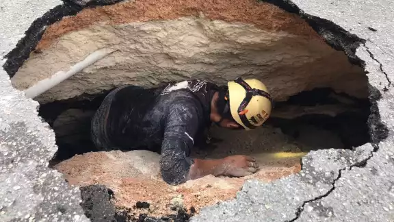 Recomendaron mantener vigilada el área para evitar accidentes y realizar estudios de mecánica de suelos en la zona Recomendaron mantener vigilada el área para evitar accidentes y realizar estudios de mecánica de suelos en la zona