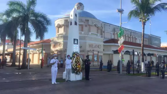 Rinden homenaje a Niños Héroes en Cozumel (Karina Carrión) Rinden homenaje a Niños Héroes en Cozumel (Karina Carrión)