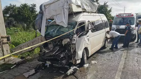 La Van venía de Mérida luego de surtirse de calzado para mujer La Van venía de Mérida luego de surtirse de calzado para mujer