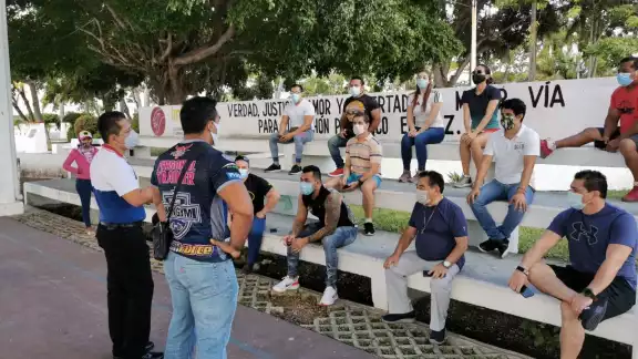 Sus propietarios quieren trabajar durante el semáforo naranja Sus propietarios quieren trabajar durante el semáforo naranja