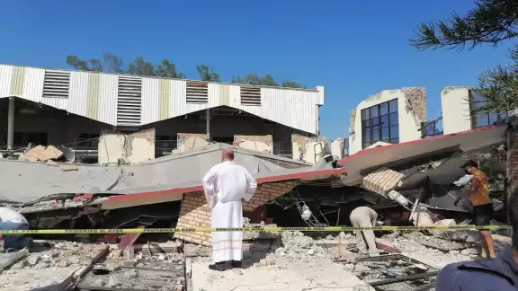 La iglesia cayó sobre sus feligreces